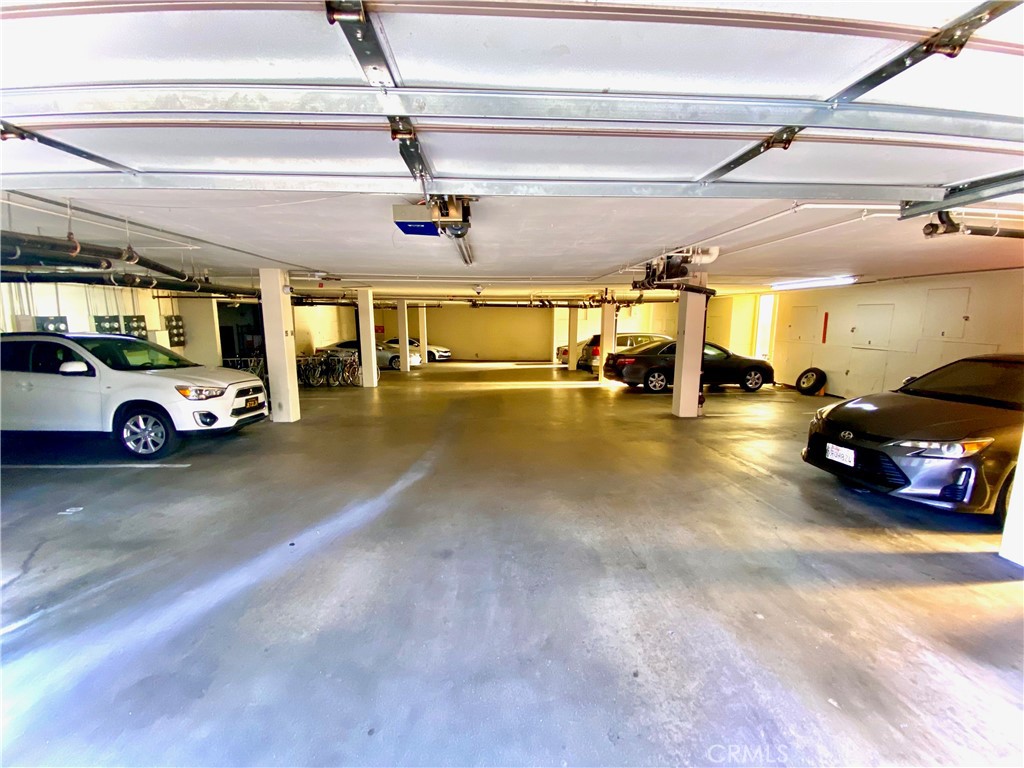https://media.crmls.org/medias/d472c205-4d29-47bd-821f-d4a7ff78da15.jpg?preset=X-Large