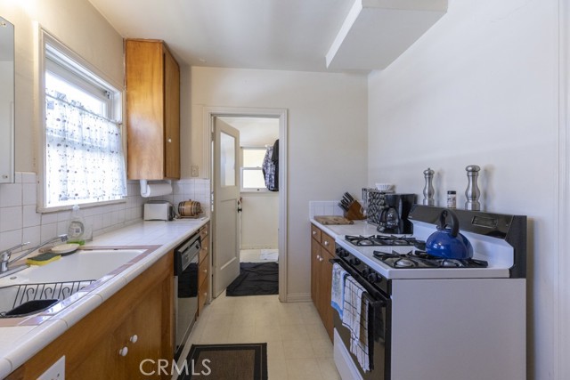132 St Joseph Avenue, Long Beach CA: https://media.crmls.org/medias/d472f24e-ad35-434e-bd81-2c8971264fa9.jpg