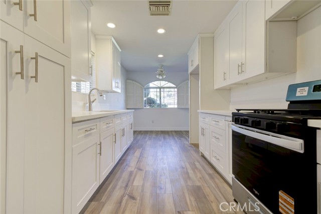 Detail Gallery Image 10 of 36 For 20264 Lassen St, Chatsworth,  CA 91311 - 3 Beds | 3 Baths