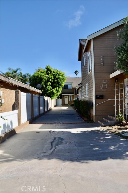 Driveway towards 2-car garage