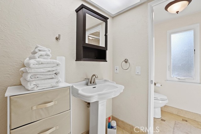 Detail Gallery Image 19 of 36 For 20981 Coastview Ln, Huntington Beach,  CA 92648 - 3 Beds | 2 Baths