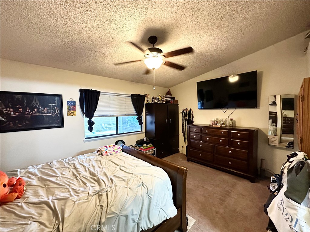 https://media.crmls.org/medias/d476cf87-bd1a-4cbc-bccb-b4705deeae7a.jpg?preset=X-Large
