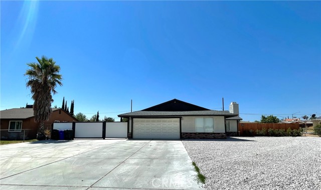 Detail Gallery Image 6 of 29 For 14745 La Brisa Rd, Victorville,  CA 92392 - 4 Beds | 2 Baths