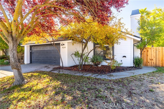 Detail Gallery Image 2 of 37 For 924 Moran Ct, Paso Robles,  CA 93446 - 3 Beds | 2 Baths