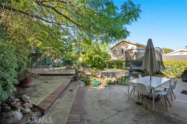 20955 De Mina Street, Woodland Hills CA: https://media.crmls.org/medias/d477389f-0648-4971-b400-c490a9ab6174.jpg