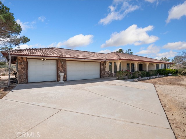 Detail Gallery Image 3 of 40 For 10174 via Verde Ave, Pinon Hills,  CA 92372 - 3 Beds | 2 Baths