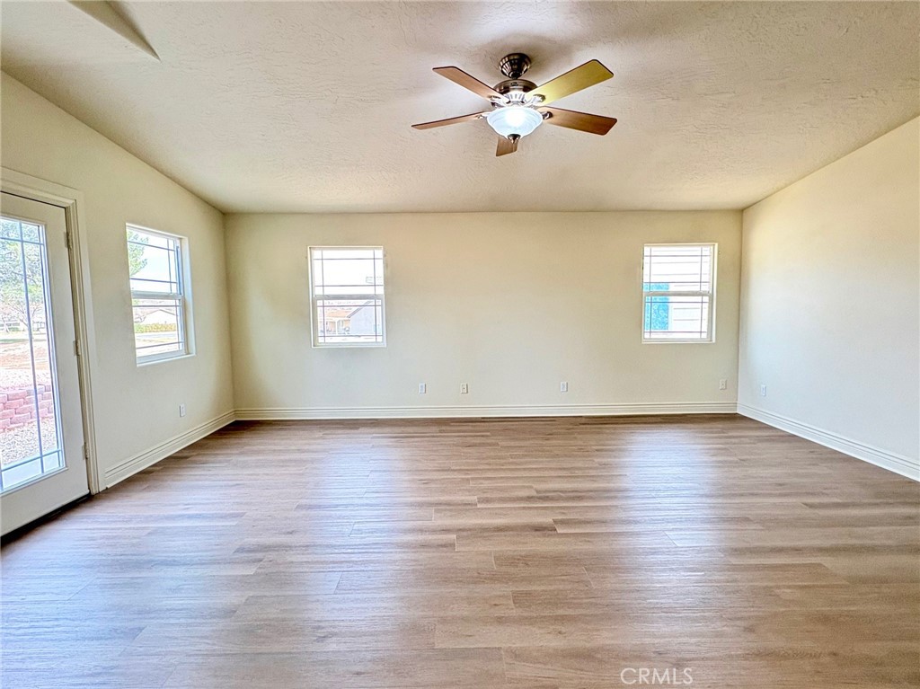 https://media.crmls.org/medias/d47812e4-cd5a-4f08-ba99-ff1447017e32.jpg?preset=X-Large
