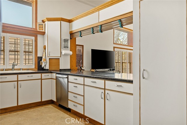 Detail Gallery Image 19 of 50 For 971 Grass Valley, Lake Arrowhead,  CA 92352 - 3 Beds | 4 Baths