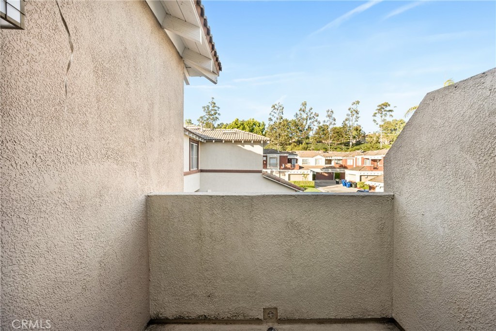https://media.crmls.org/medias/d478bccd-c024-473a-a15a-7b72067566a0.jpg?preset=X-Large
