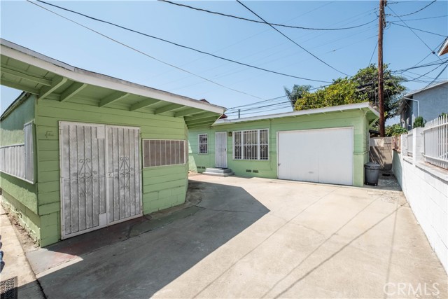 1257 E 76th Place, Los Angeles CA: https://media.crmls.org/medias/d4798b6e-6644-42f2-9a37-3216950cf4e8.jpg