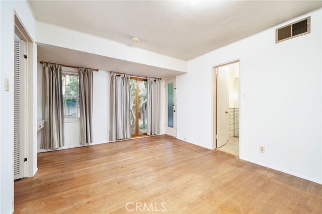 644 W 10th Street, Claremont CA: https://media.crmls.org/medias/d4798eb4-6546-409e-8bdf-ff50cc72957d.jpg