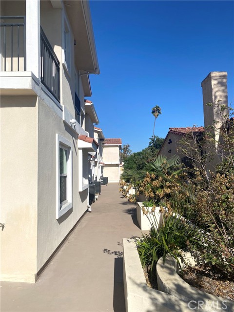 Detail Gallery Image 4 of 17 For 300 E Alhambra Rd #E,  Alhambra,  CA 91801 - 2 Beds | 3 Baths