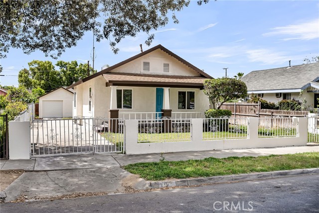 Detail Gallery Image 4 of 26 For 970 E 6th St, Pomona,  CA 91766 - 2 Beds | 2 Baths
