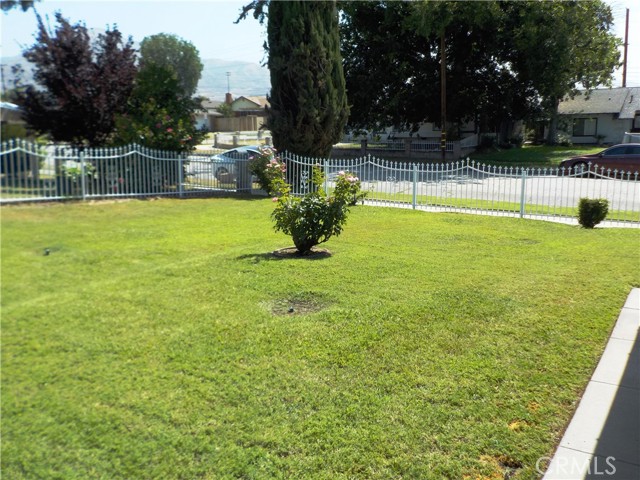 1676 Dumbarton Avenue, San Bernardino CA: https://media.crmls.org/medias/d47b4a78-832a-43e2-9837-765cc9a9e2d5.jpg