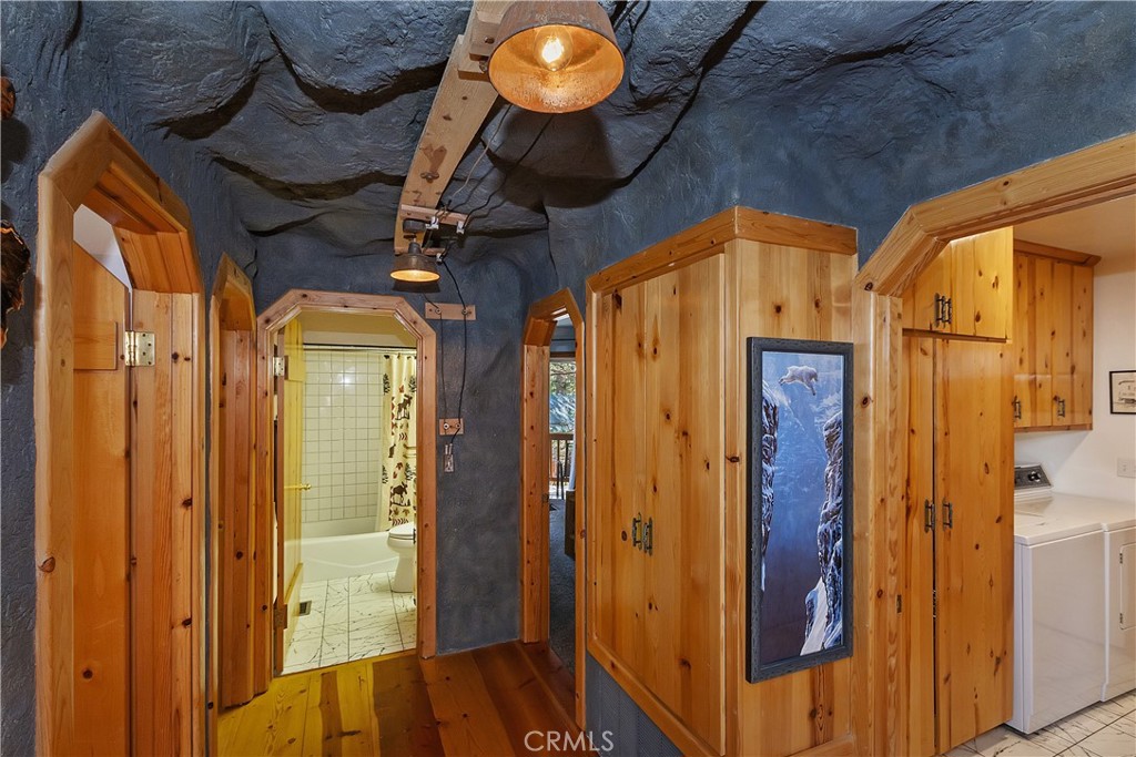 https://media.crmls.org/medias/d47b90e6-baba-4bb3-b284-3251c01ec762.jpg?preset=X-Large