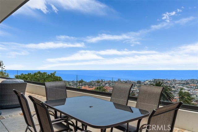 413 E Avenida Cordoba, San Clemente CA: https://media.crmls.org/medias/d47beff4-ed92-4c45-b407-a1680896d395.jpg