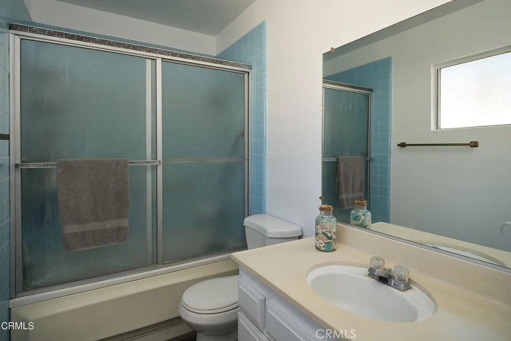 https://media.crmls.org/medias/d47e1401-b1f3-4e5f-ac65-f13f174d1dc8.jpg?preset=X-Large