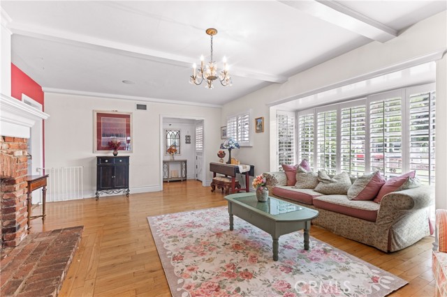 6233 Orion Avenue, Van Nuys CA: https://media.crmls.org/medias/d47e1fec-ea23-4694-bf1f-a5bb71fb339f.jpg
