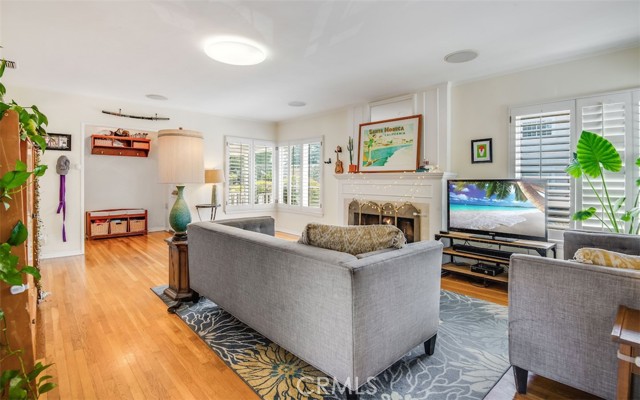 Detail Gallery Image 4 of 36 For 4603 Longridge, Sherman Oaks,  CA 91423 - 3 Beds | 2 Baths