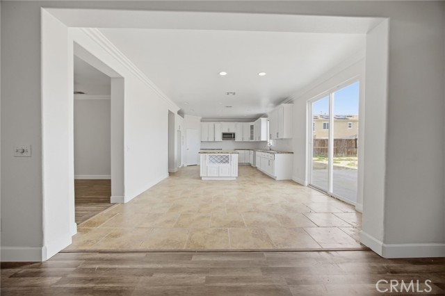 Detail Gallery Image 6 of 31 For 13184 Mammoth, Hesperia,  CA 92344 - 6 Beds | 3/1 Baths