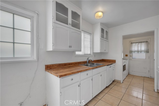 Detail Gallery Image 13 of 18 For 13449 Stagg St, Panorama City,  CA 91402 - 3 Beds | 2 Baths