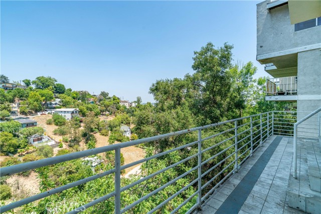 728 Quail Drive, Los Angeles CA: https://media.crmls.org/medias/d47f5804-0207-4a12-96b8-018844d4aa6b.jpg