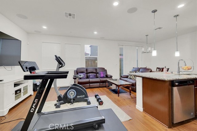 Detail Gallery Image 6 of 31 For 9925 Del Surf Ln, Elk Grove,  CA 95757 - 3 Beds | 3 Baths