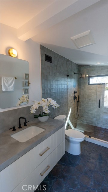 Detail Gallery Image 12 of 14 For 519 1/2 Narcissus Ave, Corona Del Mar,  CA 92625 - 2 Beds | 2/1 Baths