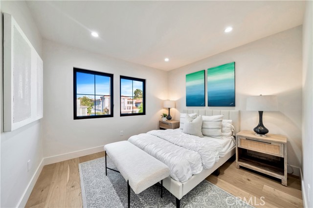 2605 N Poinsettia Avenue, Manhattan Beach CA: https://media.crmls.org/medias/d4816769-27d2-42fb-92f9-6f6de50d13b5.jpg