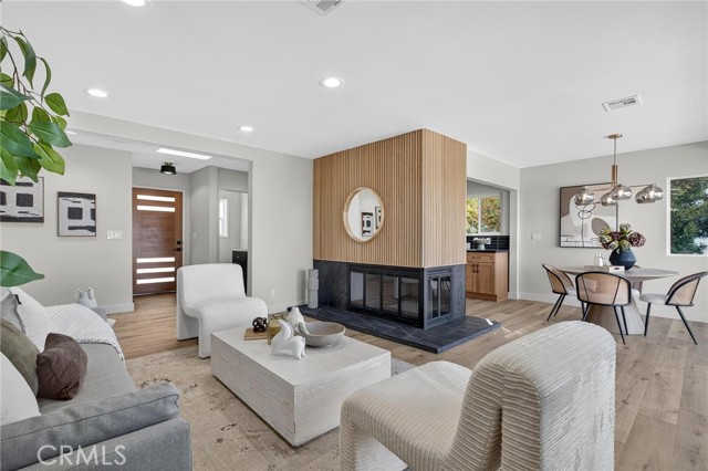 Detail Gallery Image 10 of 61 For 221 via Los Miradores, Redondo Beach,  CA 90277 - 4 Beds | 3/1 Baths