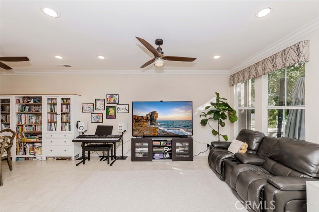 Detail Gallery Image 5 of 36 For 15723 Parkhouse Dr #75,  Fontana,  CA 92336 - 4 Beds | 3/1 Baths