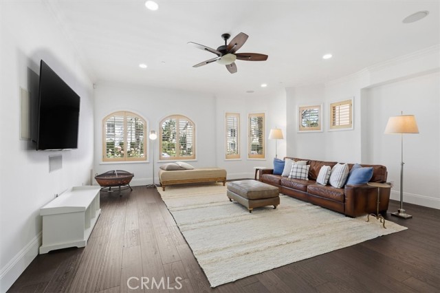 Detail Gallery Image 3 of 30 For 143 N Arnaz Dr #105,  Beverly Hills,  CA 90211 - 3 Beds | 2/1 Baths