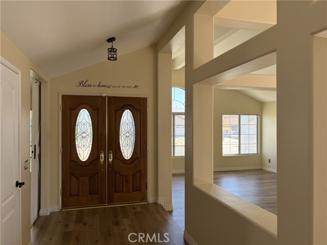 Detail Gallery Image 4 of 52 For 3834 N Silver Tree Ct, Rialto,  CA 92377 - 4 Beds | 2 Baths