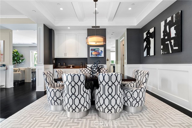 Detail Gallery Image 12 of 45 For 4151 Greenbush Ave, Sherman Oaks,  CA 91423 - 5 Beds | 6 Baths