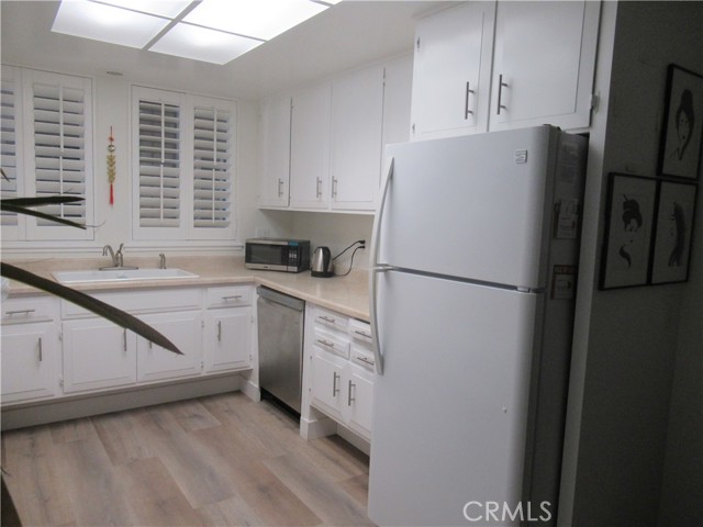 Detail Gallery Image 13 of 27 For 1860 St. John Rd #15-32m, Seal Beach,  CA 90740 - 2 Beds | 2 Baths