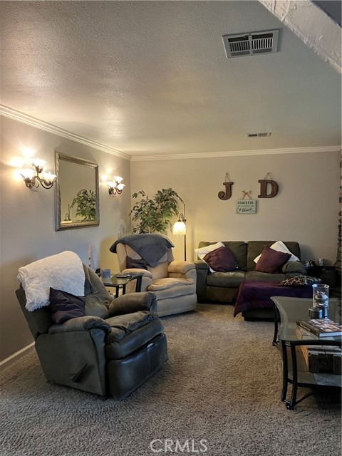 1976 6th Street, Oroville CA: https://media.crmls.org/medias/d483d873-471a-4e97-a1d8-b90e78a153b2.jpg