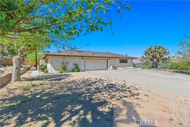 Detail Gallery Image 3 of 44 For 56711 Joshua, Yucca Valley,  CA 92284 - 3 Beds | 2 Baths
