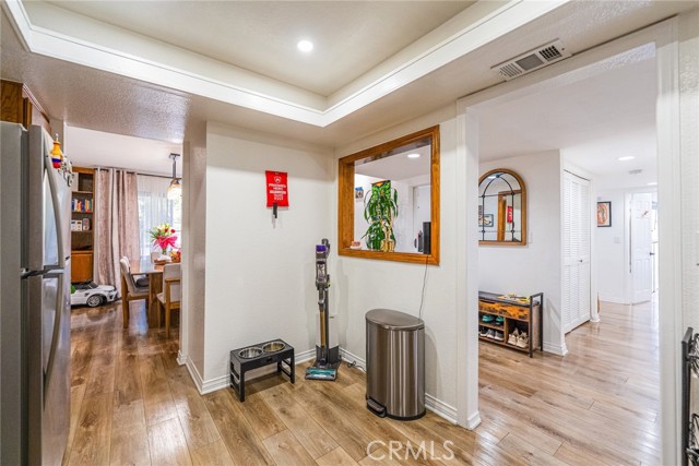 Detail Gallery Image 8 of 50 For 365 W Alameda Ave #203,  Burbank,  CA 91506 - 3 Beds | 2 Baths