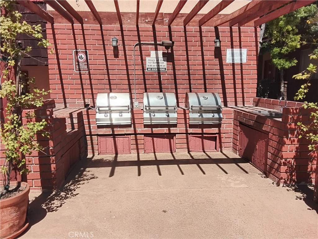 https://media.crmls.org/medias/d484c0d3-053e-4f18-a9c0-18843c6b2c8e.jpg?preset=X-Large