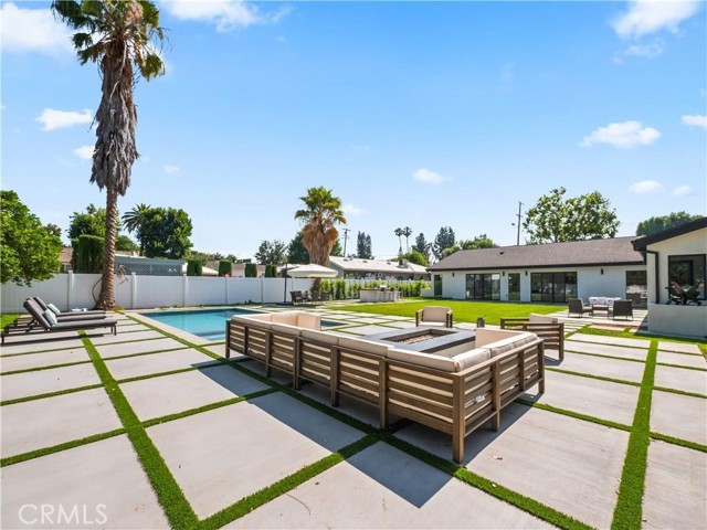 5702 Lubao Avenue, Woodland Hills CA: https://media.crmls.org/medias/d48577f3-cfae-4fc0-956e-da622a0e50b8.jpg