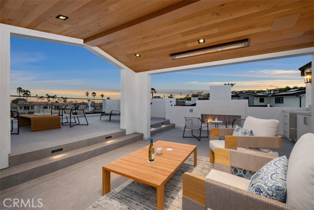 20 Balboa Coves, Newport Beach CA: https://media.crmls.org/medias/d485bca0-f730-4177-aa15-d1343f1b556a.jpg