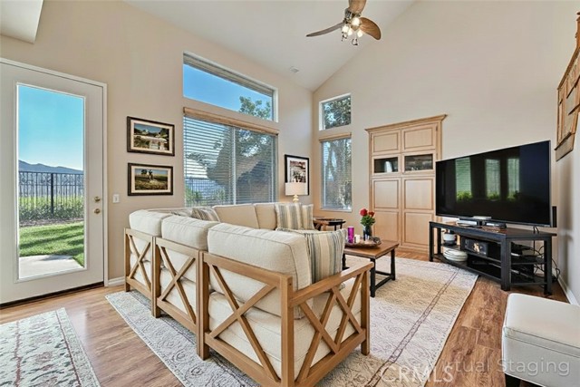 Detail Gallery Image 13 of 46 For 14218 Yellowstone Ln, Canyon Country,  CA 91387 - 6 Beds | 4 Baths