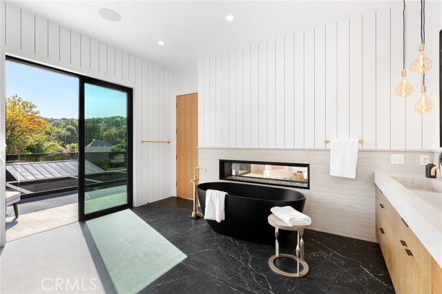 4601 Vista De Oro Avenue, Woodland Hills CA: https://media.crmls.org/medias/d4866555-5d58-461b-97b9-c3afe905b96b.jpg
