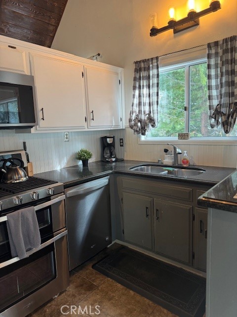 Detail Gallery Image 10 of 24 For 338 Mittry, Lake Arrowhead,  CA 92352 - 3 Beds | 2 Baths