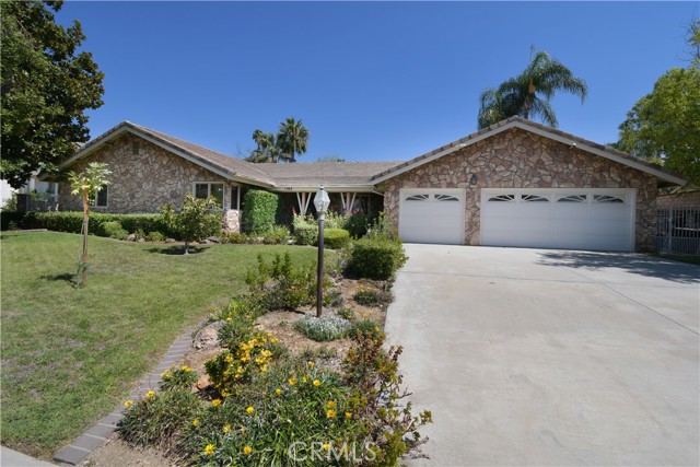 Detail Gallery Image 1 of 1 For 1583 Crestview Rd, Redlands,  CA 92374 - 3 Beds | 2 Baths