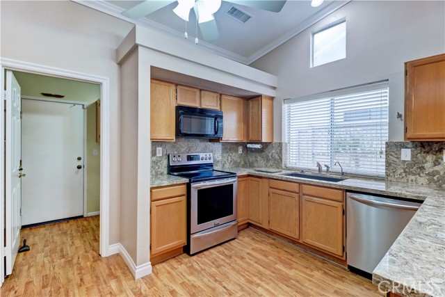 1946 Tamarack Lane, Hemet CA: https://media.crmls.org/medias/d4882f64-8c90-4c36-93b3-c27aba043576.jpg