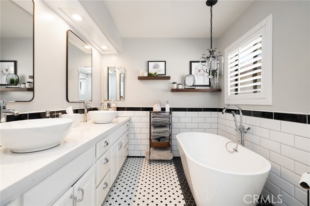 31502 Emperor Drive, Canyon Lake CA: https://media.crmls.org/medias/d4883265-fdbf-4caa-9b28-05256cd16155.jpg
