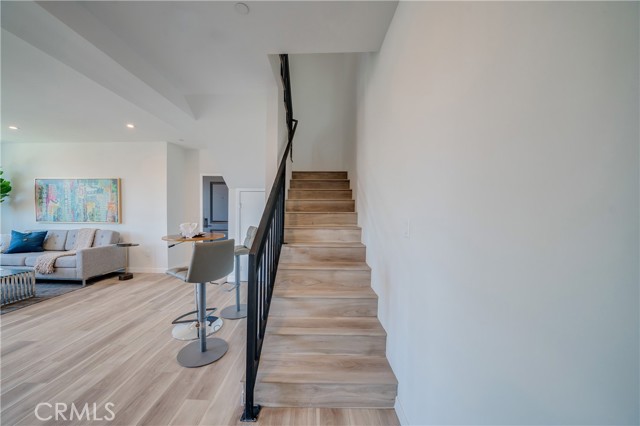 Detail Gallery Image 6 of 13 For 7018 Alabama Ave #301,  Canoga Park,  CA 91303 - 3 Beds | 2/1 Baths