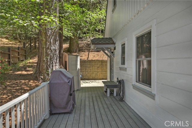 Detail Gallery Image 20 of 33 For 27899 Rainbow Dr, Lake Arrowhead,  CA 92352 - 3 Beds | 1/1 Baths