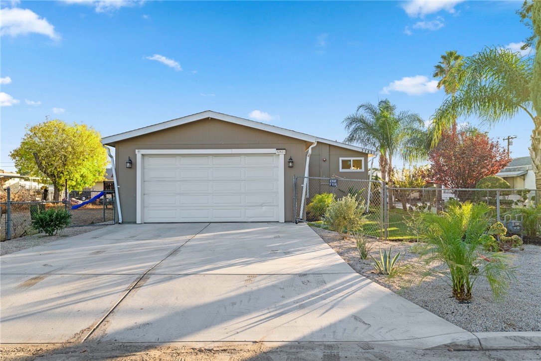 Detail Gallery Image 4 of 39 For 32821 Wesley St, Winchester,  CA 92596 - 3 Beds | 2 Baths